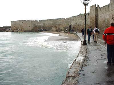 Same wall from the other direction, heading back to the ship.